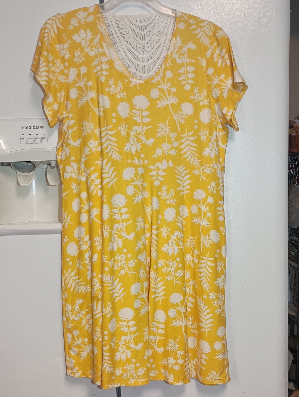 Bobbie Brooks Yellow Floral Midi Dress with Lace V-Neck Back. Women's Size 1x